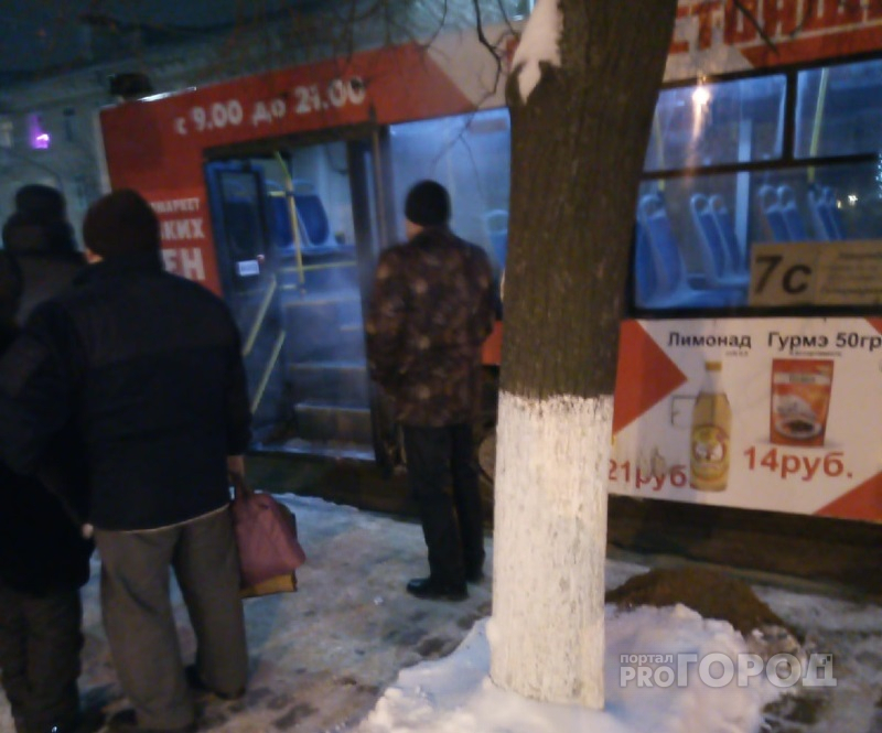 Во Владимире в -27С автобус возил пассажиров с открытой дверью