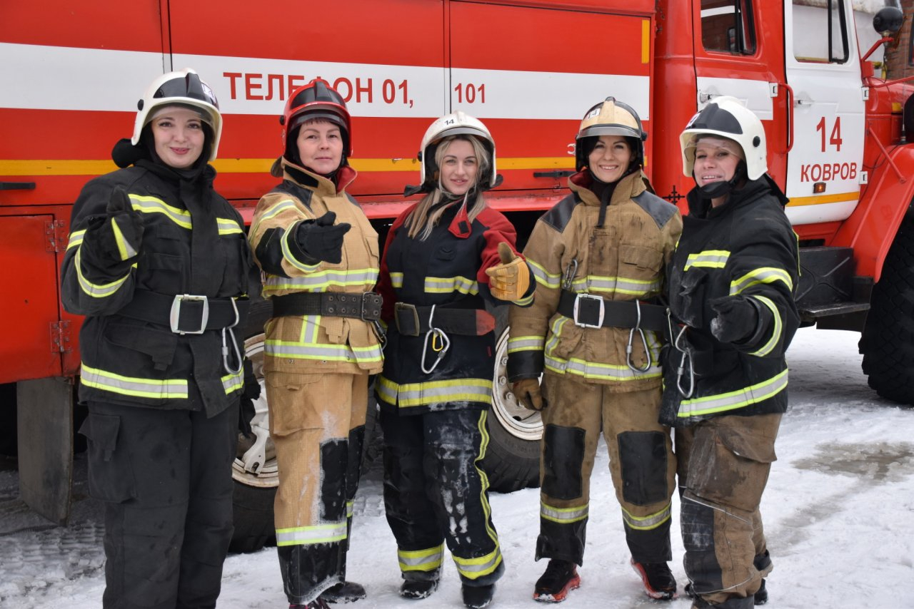Во Владимирской области спасатели оригинально поздравили женщин с 8 марта