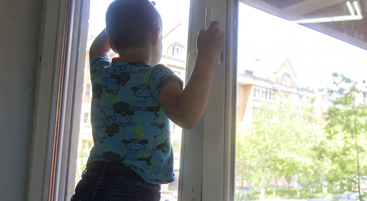В Петушинском районе трёхлетний мальчик выпал из окна со второго этажа