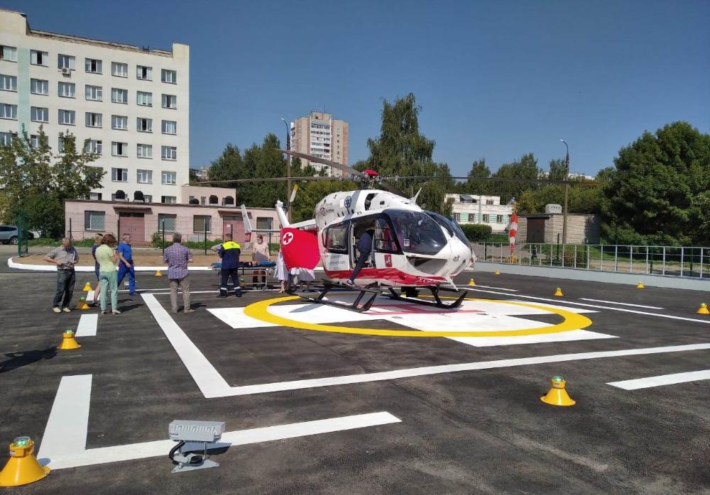 С вертолётной площадки в Добром экстренно эвакуировали подростка в клинику Рошаля