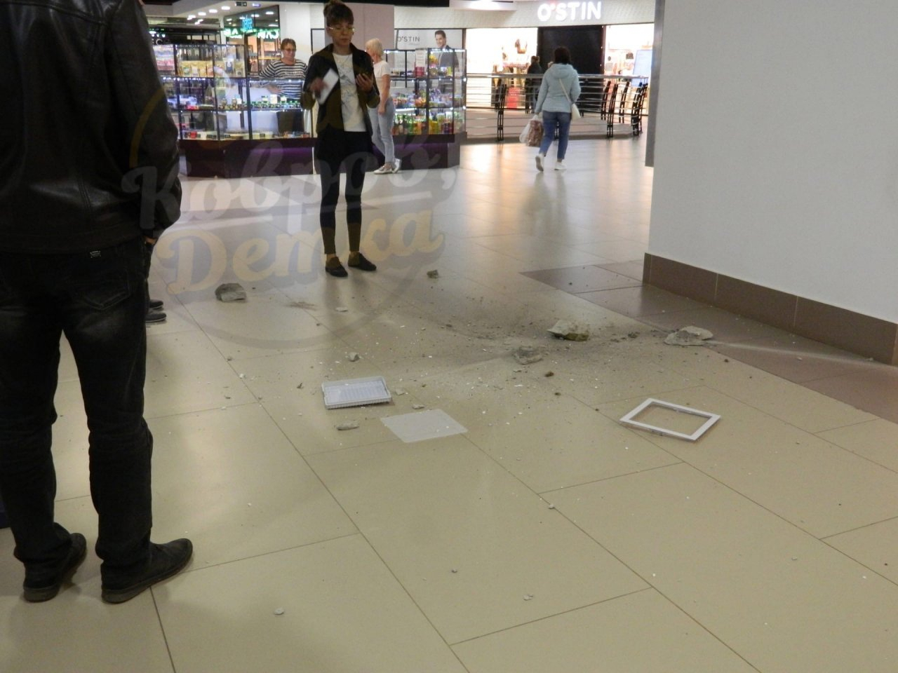 В Коврове в рабочее время рухнул потолок в торговом центре