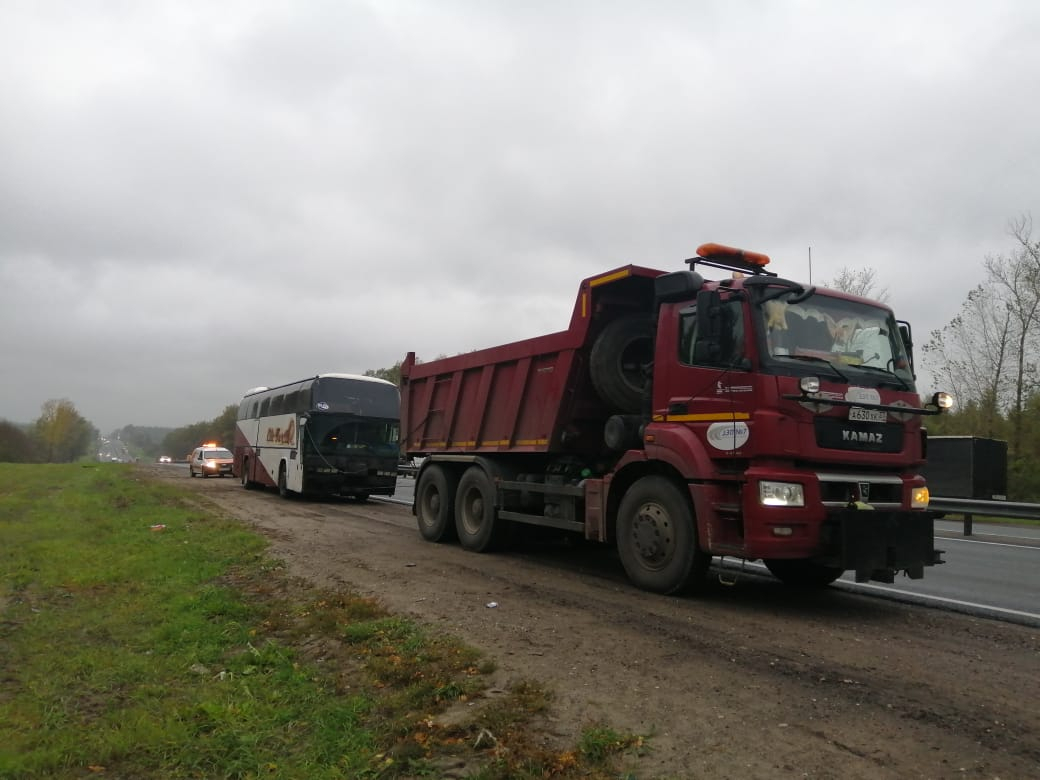 Дорожные службы помогли 40 пассажирам сломавшегося на М7 "Неоплана"
