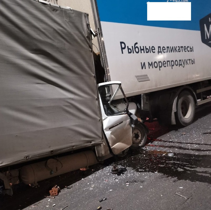 Смертельное ДТП под Вязниками: грузовик врезался в фуру