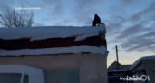В Коврове спасатели снимали с крыши здания мужчину, который хотел с нее спрыгнуть 
