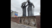 Во Владимире отвалились гранитные плиты с мемориала на площади Победы