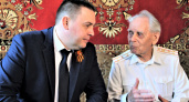 Дмитрий Наумов поздравил с наступающим Днем Победы ветерана Бориса Павлова