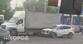 На Химзаводе утром столкнулись отечественная легковушка и внедорожник