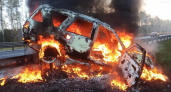 В Петушинском районе в результате аварии полностью сгорела легковушка