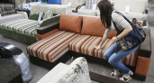 "Сидеть и спать будем на полу": в России уже на этой неделе могут взлететь цены на мебель