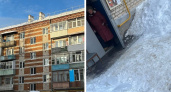 В Александровском районе на 85-летнюю пенсионерку упала снежно-ледяная масса 