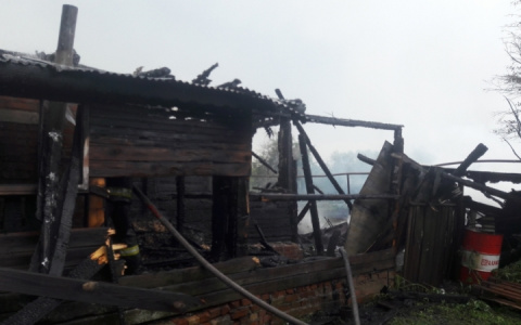 При пожаре в Суздальском районе наполовину обгорел 13-летний мальчик