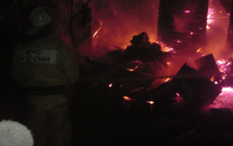 Ночью сразу в двух районах Владимирской области случились пожары