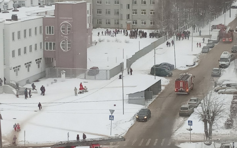 Из-за возгорания во Владимире экстренно эвакуировали более 200 школьников