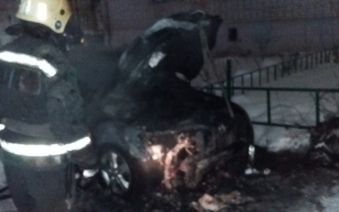 В Коврове сегодня ночью дотла сгорел автомобиль