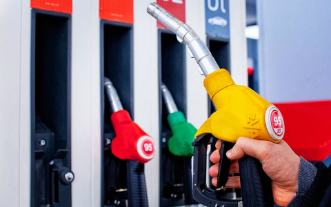 Владимирцам объяснили с чем связаны высокие цены на бензин в регионе