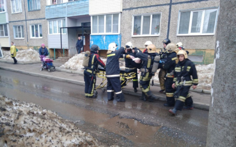Владимирские огнеборцы спасли на пожаре пожилую женщину