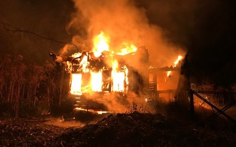В Судогодском районе полностью сгорел дом