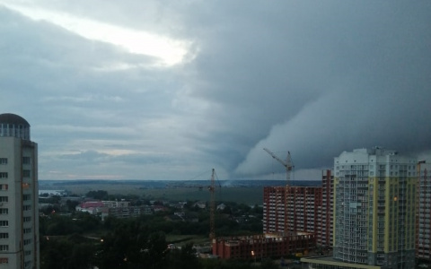 С дождями во Владимир пришёл страшно красивый "торнадо"