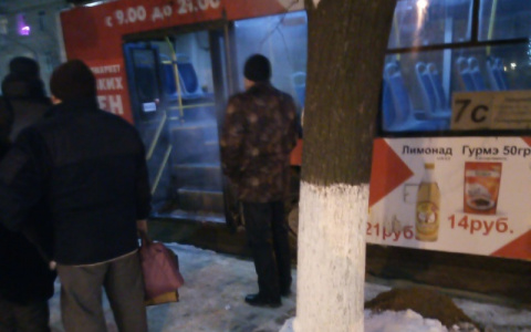 Во Владимире в -27С автобус возил пассажиров с открытой дверью