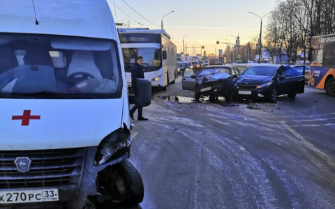 Страшная авария во Владимире: протаранили карету скорой помощи