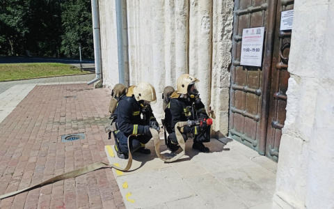 Владимирские пожарные потушили Дмитриевский собор