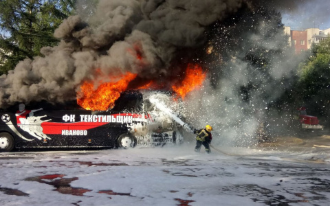 Во Владимире загорелся автобус с 32 детьми-футболистами
